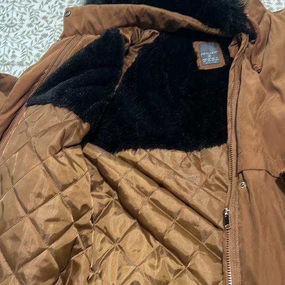 COPY - - Lightweight brown coat with faux fur hood - Picture 4 of 7